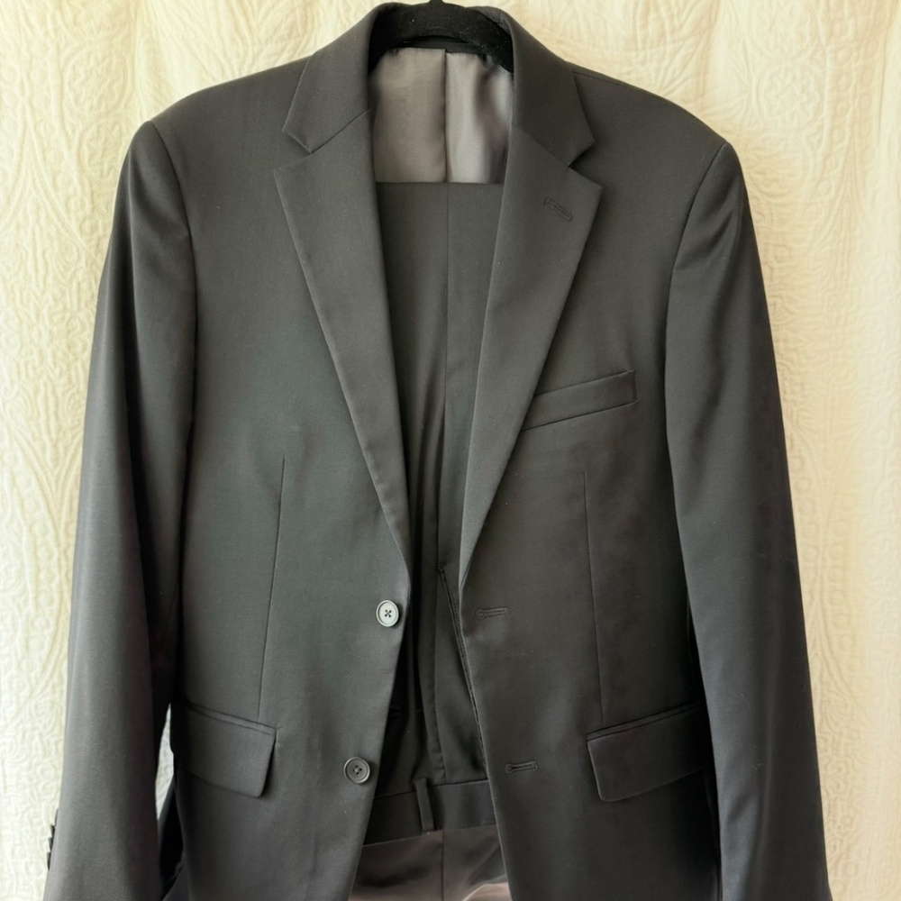 Kenneth Cole Slim Fit Suit Size 36R